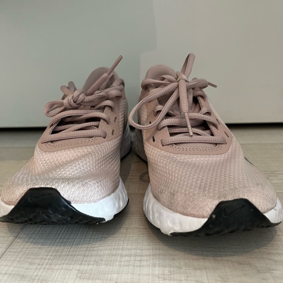 Women’s Nike Revolution 5 Sneakers size 6.5 - Picture 5 of 7